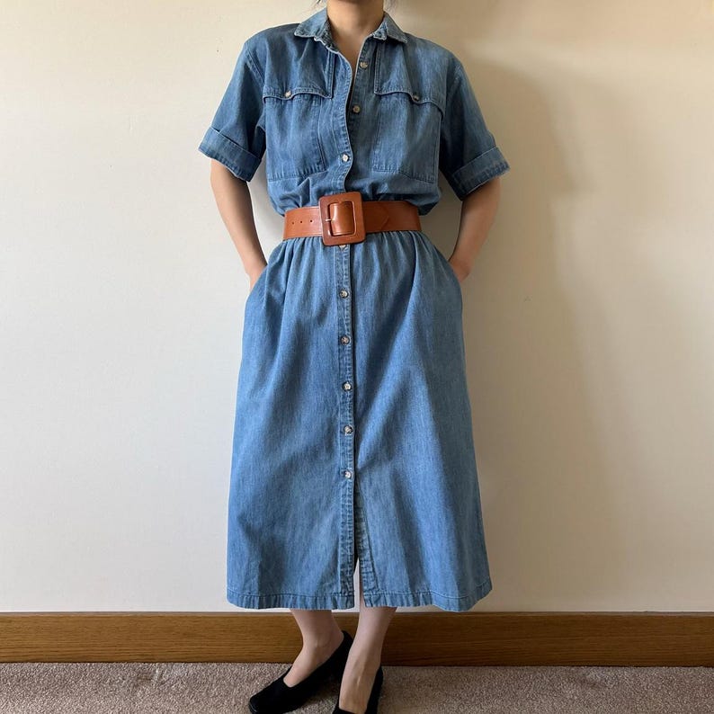vintage denim dress shirt dress button down blue midi field dress market dress sun dress retro vintage style 80s 90s Made in USA size M/L